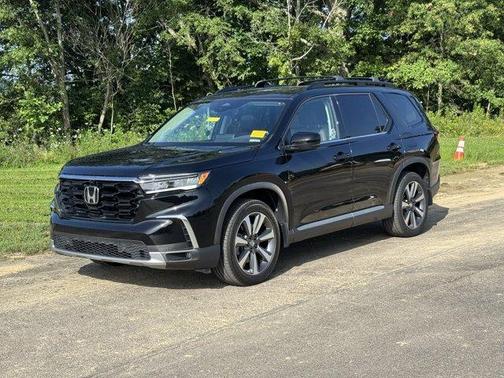 Crystal Black Pearl 2025 Honda Pilot Elite