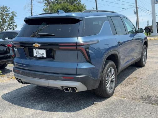 Lakeshore Blue Metallic 2025 Chevrolet Traverse LT