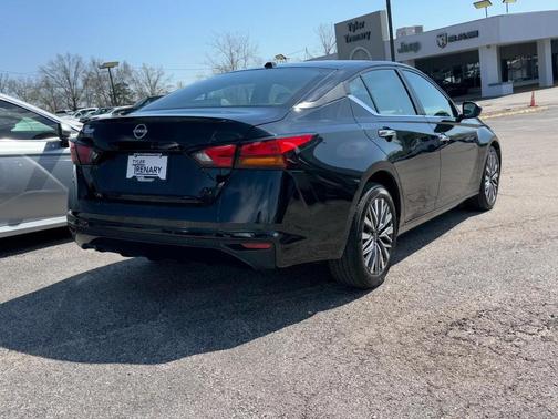 Super Black 2025 Nissan Altima SV