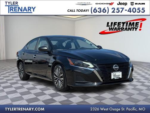 Super Black 2025 Nissan Altima SV