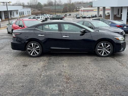 2023 Nissan Maxima SV