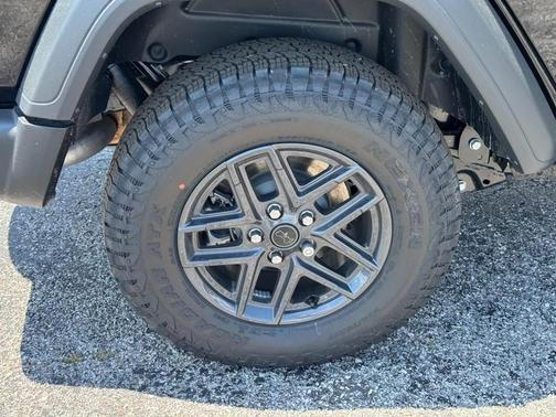 Black Clearcoat 2026 Jeep Wrangler Sport