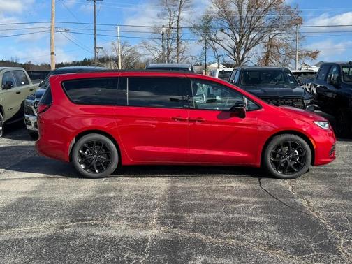 2026 Chrysler Pacifica Limited FWD