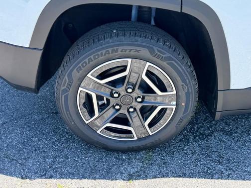 Bright White Clearcoat 2026 Jeep Cherokee LAREDO/LIMITED