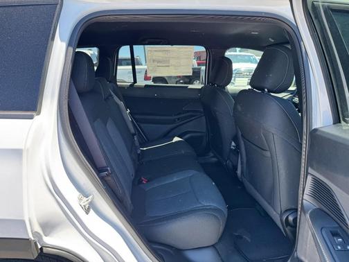 Bright White Clearcoat 2026 Jeep Cherokee LAREDO/LIMITED