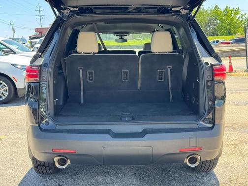 Mosaic Black Metallic 2023 Chevrolet Traverse LS