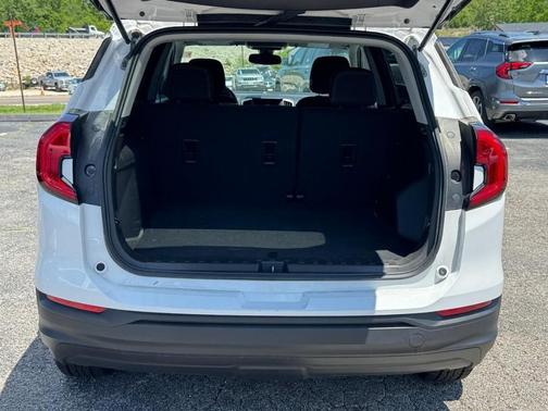Summit White / White 2024 GMC Terrain SLE