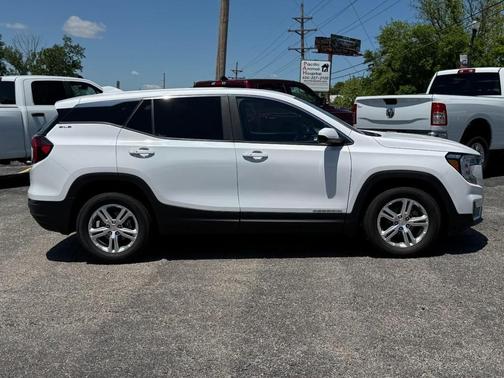 Summit White / White 2024 GMC Terrain SLE