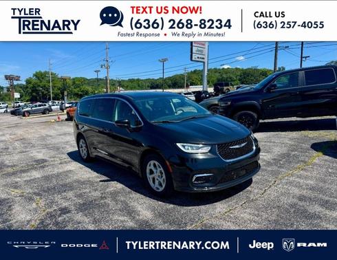 Brilliant Black Crystal Pearlcoat 2024 Chrysler Pacifica Limited