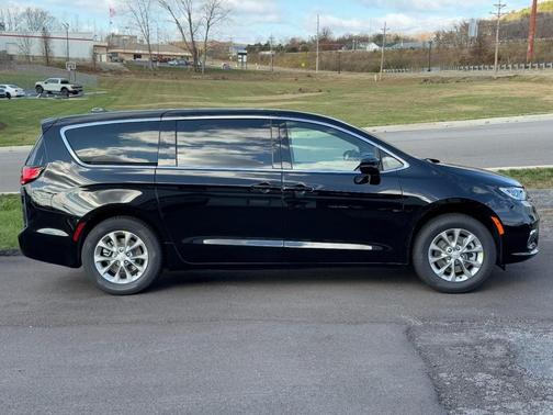 2026 Chrysler Pacifica Select AWD