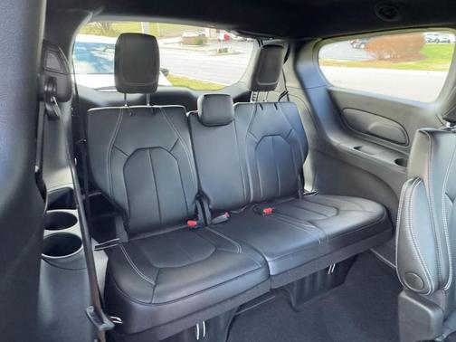 2026 Chrysler Pacifica Select AWD