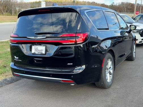 2026 Chrysler Pacifica Select AWD