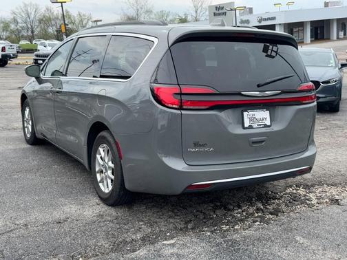 2022 Chrysler Pacifica Touring-L