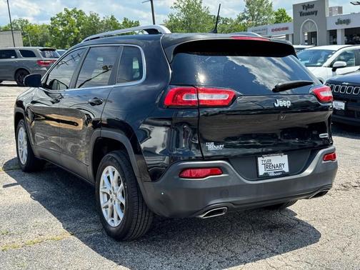 Brilliant Black Crystal Pearlcoat 2016 Jeep Cherokee Latitude