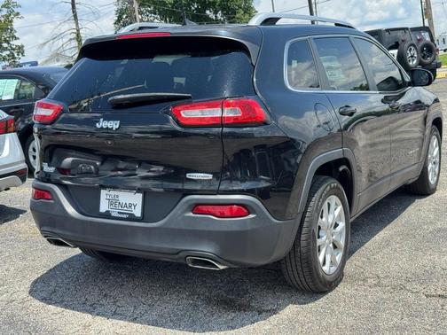 Brilliant Black Crystal Pearlcoat 2016 Jeep Cherokee Latitude