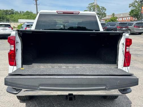 Summit White / White 2022 Chevrolet Silverado 1500 LT