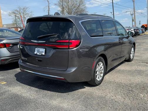 2022 Chrysler Pacifica Touring-L