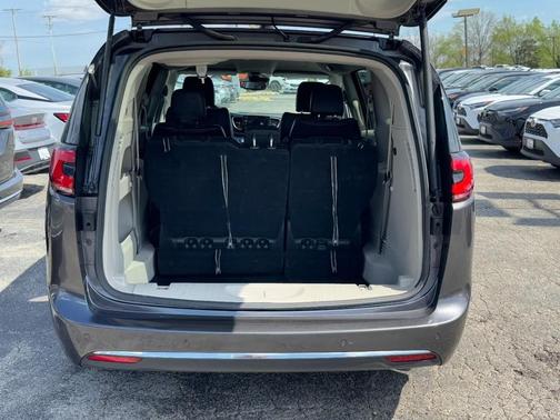 2023 Chrysler Pacifica Touring-L