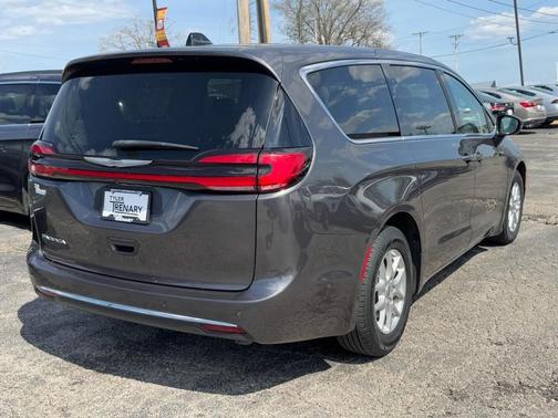 2023 Chrysler Pacifica Touring-L