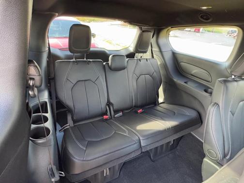 2026 Chrysler Pacifica Select FWD