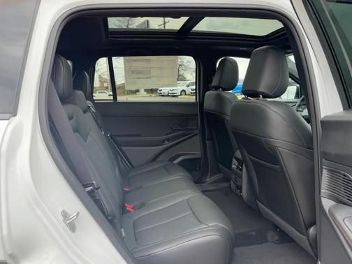 Bright White Clearcoat 2026 Jeep Cherokee Overland