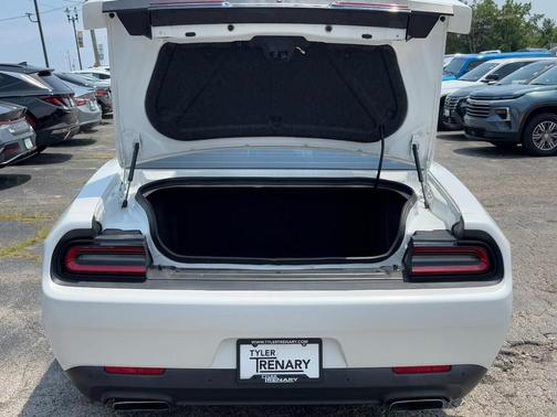 Ivory White Tri-Coat Pearl 2015 Dodge Challenger R/T Plus