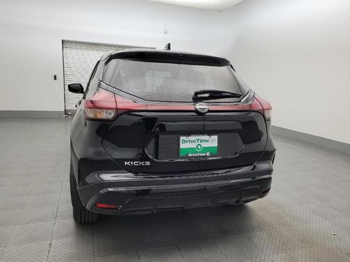 2023 Nissan Kicks S