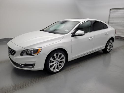 Photo 2 of 28 of 2017 Volvo S60 Inscription T5 Inscription Platinum