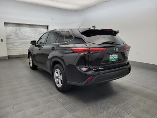 Opulent Amber 2020 Toyota Highlander LE