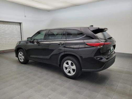 Opulent Amber 2020 Toyota Highlander LE