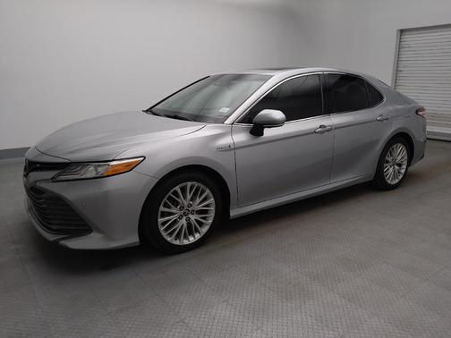 Celestial Silver Metallic 2018 Toyota Camry Hybrid XLE