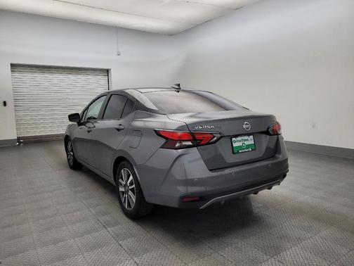 Gun Metallic 2020 Nissan Versa 1.6 SV