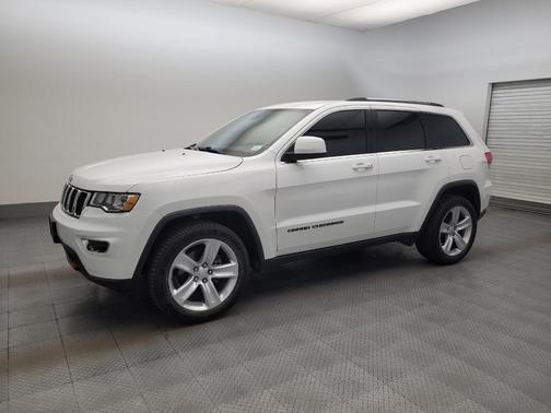 Bright White Clearcoat 2017 Jeep Grand Cherokee Laredo
