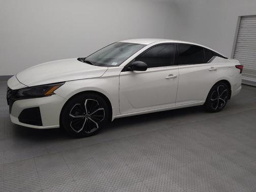 2023 Nissan Altima SR FWD