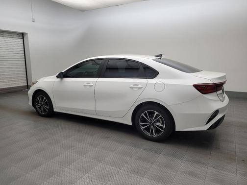 Snow White Pearl 2023 Kia Forte LXS
