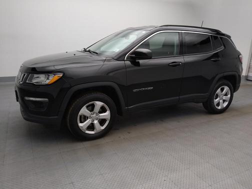 Diamond Black Crystal Pearlcoat 2018 Jeep Compass Latitude