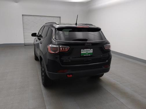 Diamond Black Crystal Pearlcoat 2019 Jeep Compass Trailhawk
