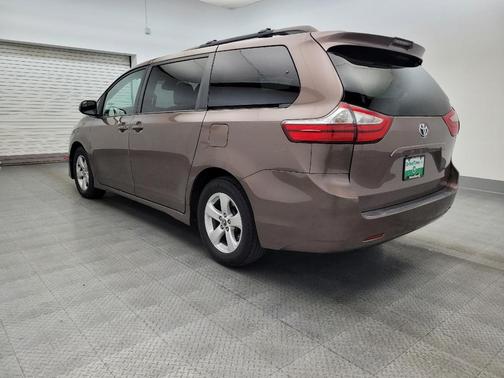 2018 Toyota Sienna LE