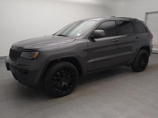 Granite Crystal Metallic Clearcoat 2021 Jeep Grand Cherokee Laredo