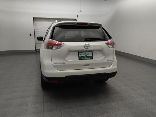 White 2016 Nissan Rogue SV