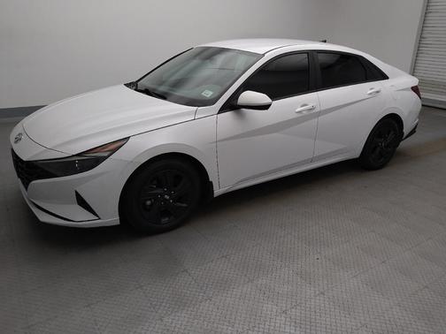 Quartz White 2022 Hyundai ELANTRA SEL