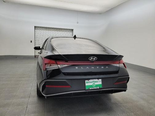 2024 Hyundai ELANTRA SE
