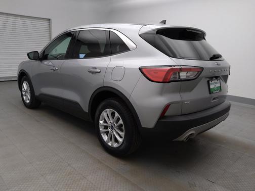 Iconic Silver Metallic 2022 Ford Escape SE