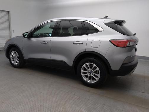 Iconic Silver Metallic 2022 Ford Escape SE