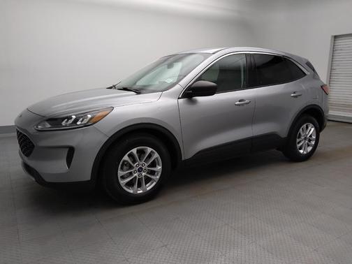 Iconic Silver Metallic 2022 Ford Escape SE