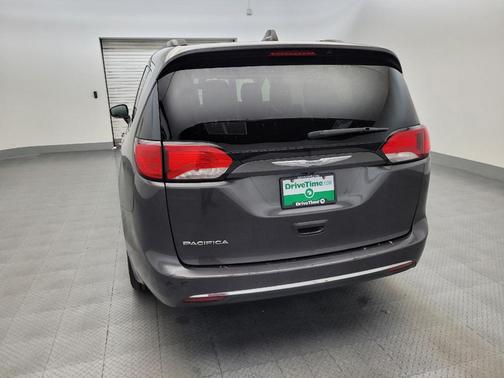 Granite Crystal Metallic Clearcoat 2017 Chrysler Pacifica Touring-L