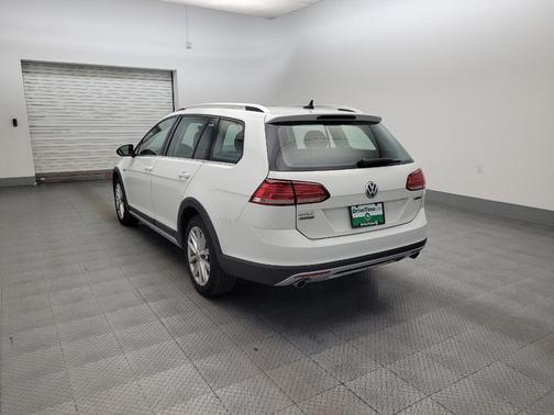 Pure White 2019 Volkswagen Golf Alltrack TSI SE