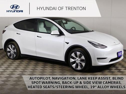 Pearl White Multi 2022 Tesla Model Y Long Range