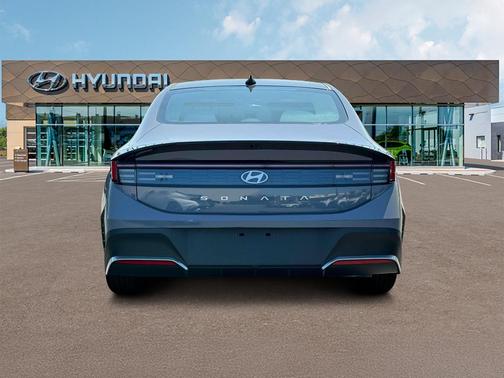 2025 Hyundai SONATA SE