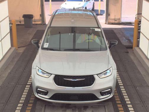 2024 Chrysler Pacifica Touring-L